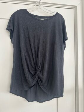 Lou & Grey Machine Washable LINEN Charcoal Twist-Front Short Sleeve Tee